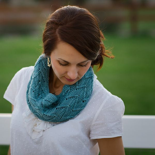Luna Grey Fiber Arts Alpenglow Cowl Kit