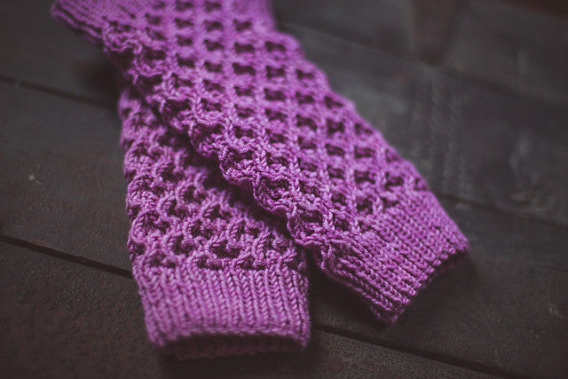 Queen Bee Leg Warmer Kit  |  Pattern + Yarn