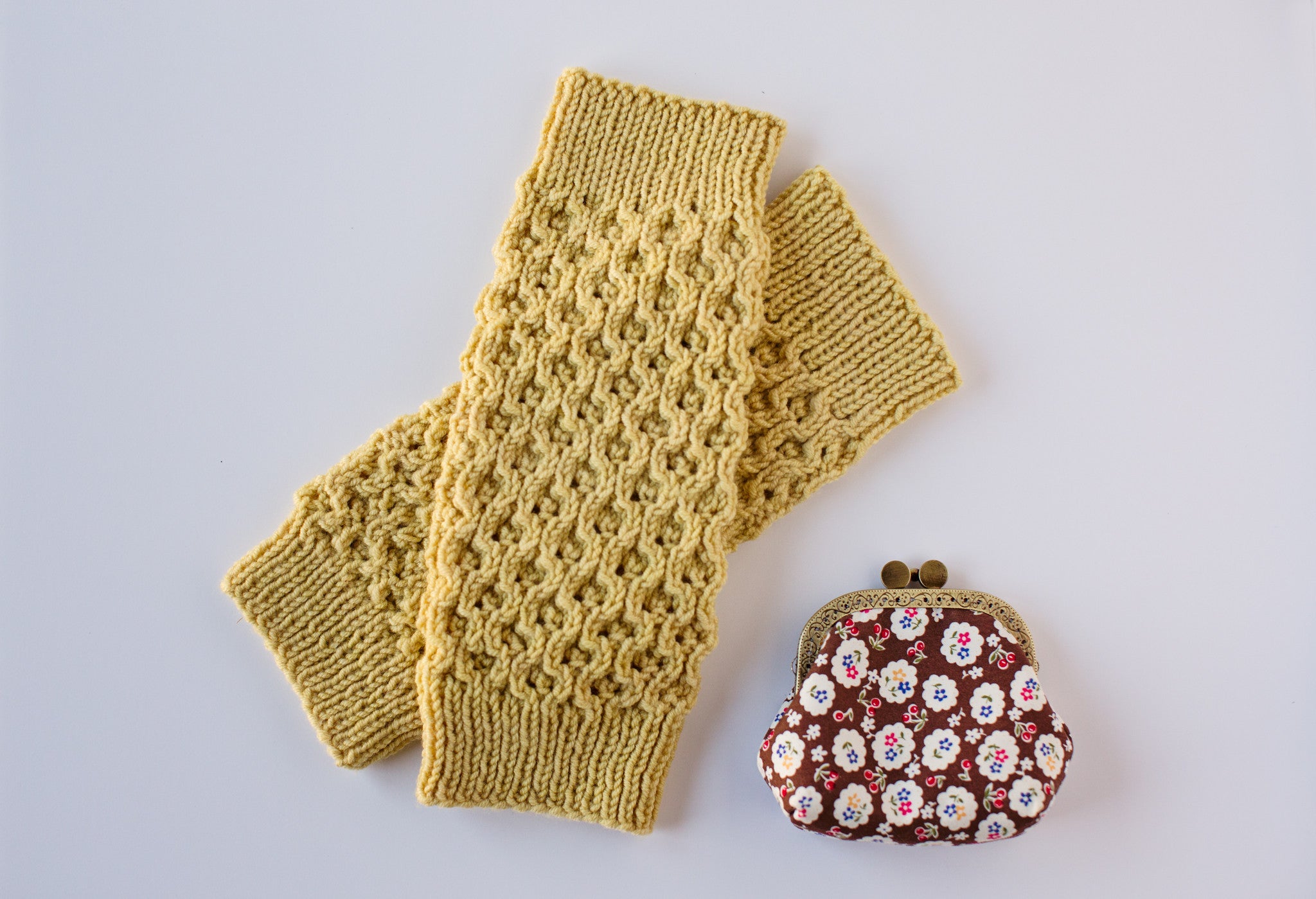 Queen Bee Leg Warmer Kit  |  Pattern + Yarn